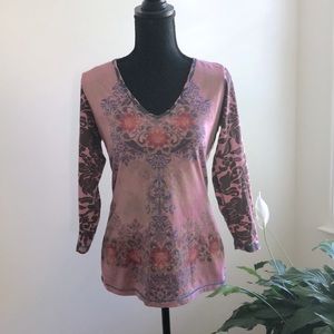 TRYST 3/4 sleeve floral graphic V-neck T-shirt in pink/mauve/burgundy. Size M.